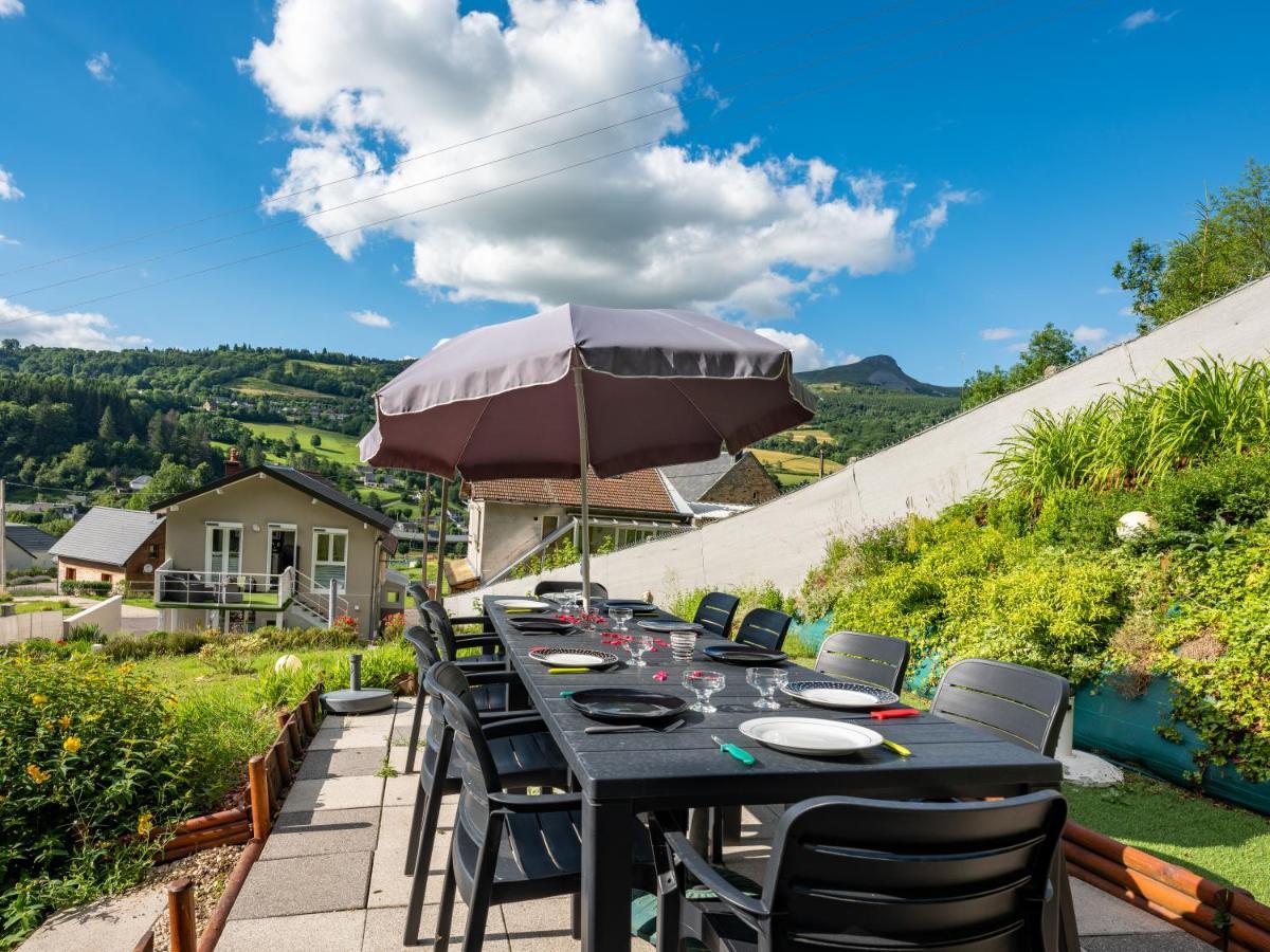 Stunning 4-Bed House In La Bourboule Villa ภายนอก รูปภาพ